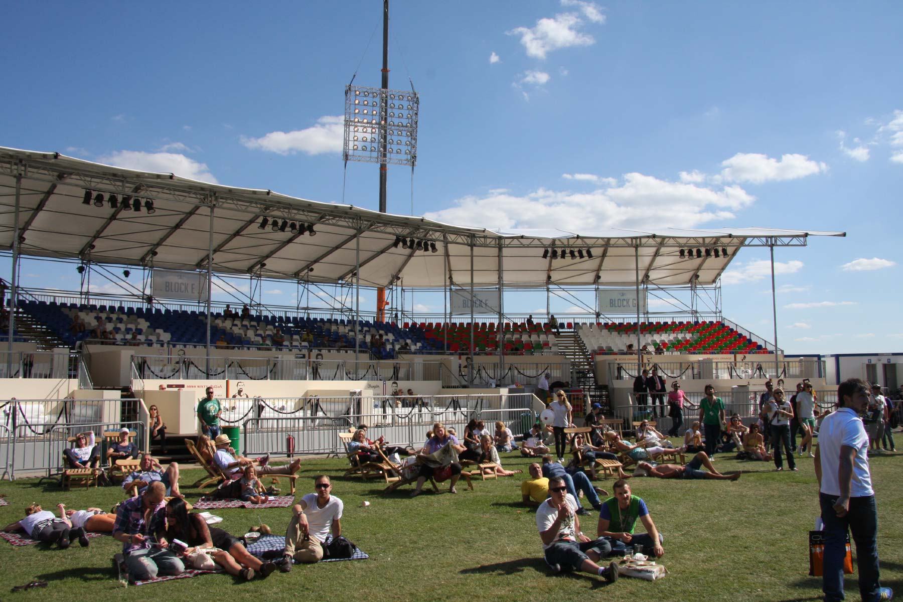 Bender Tribünen, Bühnen und Stadien für Business Veranstaltungen Events Messen358